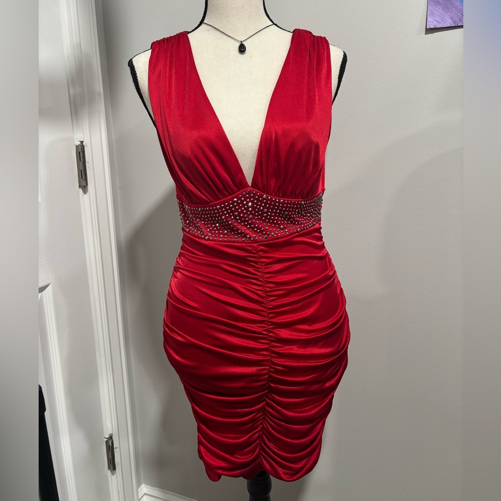 Elegant Red Sleeveless Dress